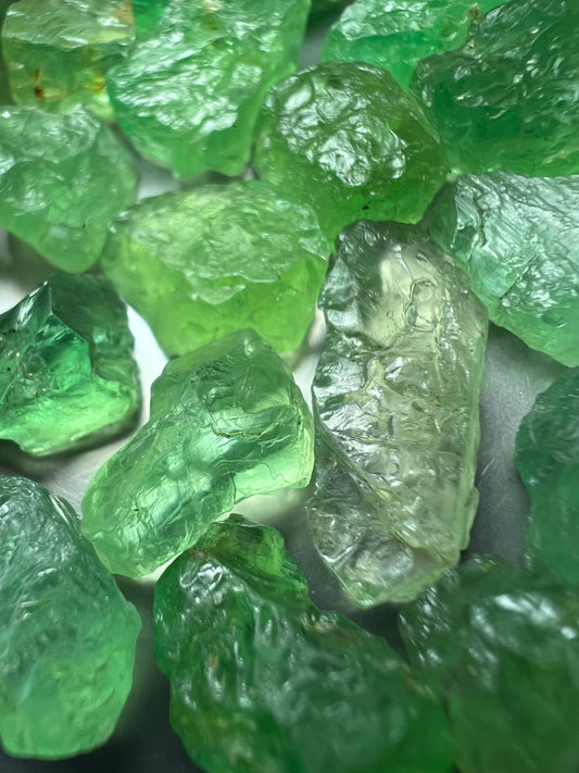 Emerald green kornerupines 168.35 cts / 24 pcs