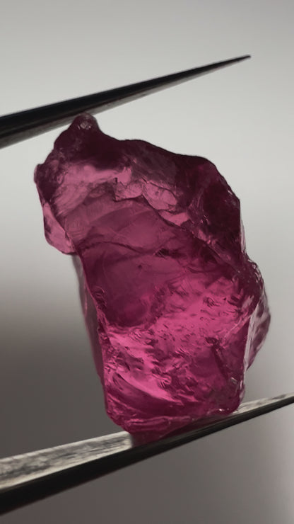 Pinkish red spinel 4.5 ct
