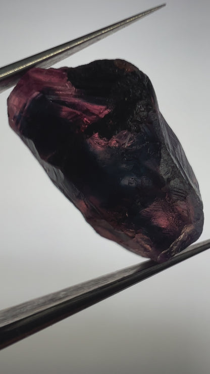 Deep particolored Sapphire 6.15 ct