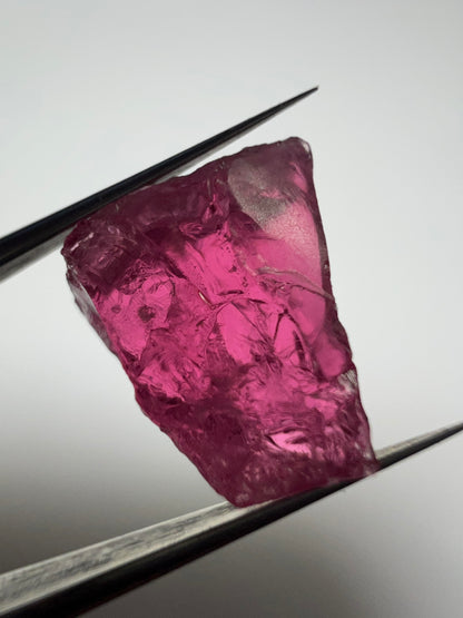 Pinkish red spinel 4.5 ct