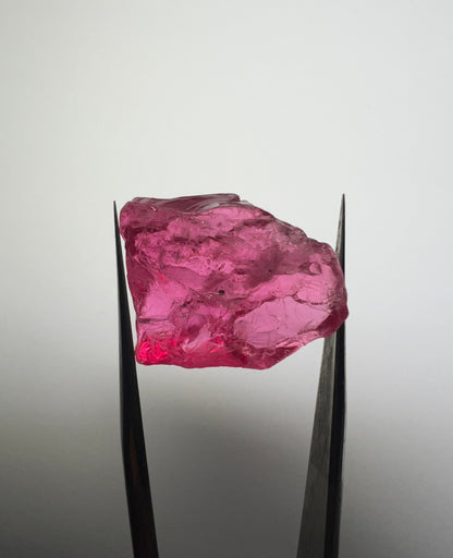 Pinkish red spinel 10.8 cts