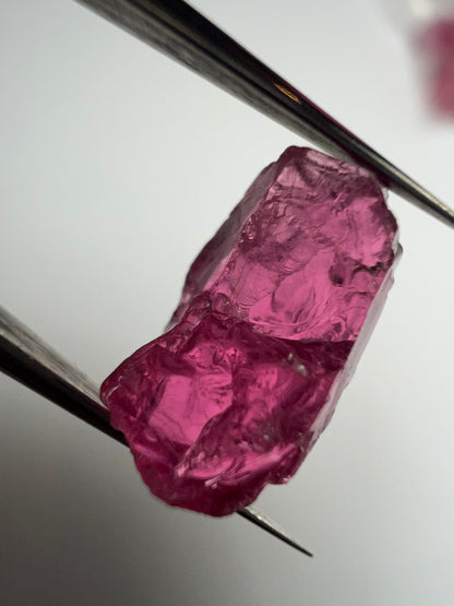 Pinkish red spinel 3.10 ct