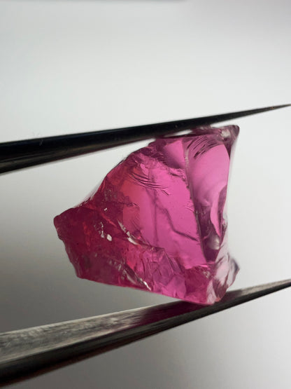 Hot pink spinel 4.95 ct